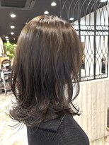 リュンヌ 門前仲町(lune)&nbsp;ロングショートワンカールパーマカーキグレージュ前髪門前仲町