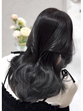 重すぎない暗髪で上品に！オリーブグレージュ/suzuka