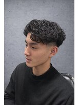 ワンワンオー バーバーショップ 長浜店(@110 BARBER SHOP) 色気増し】濡れ髪で決まる。強めスパイラル×マッシュフェード