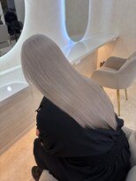 アン(Hair make un) ミルクティーベージュ/ホワイトベージュ/ブリーチカラー
