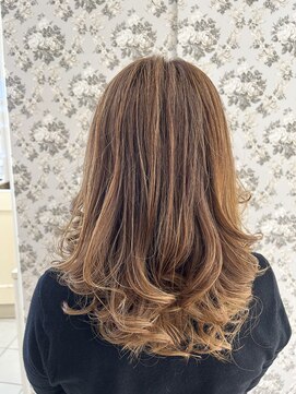 ルシエル バイ カトレアグループ(Le Ciel) 40代グレーカラー卒業ふんわりカール小顔ミディ前髪カット