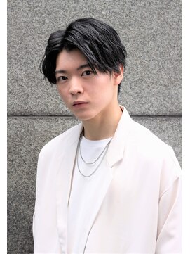 ノイセル(Noisyle) センターパートツーブロック刈り上げスーツ短髪ニュアンスパーマ