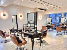 ヘアーサロンシャルム(hair salon charme)の雰囲気（明るく解放感のある店内と今は席の間隔も開けております！）