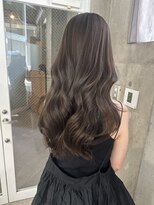 ニティー(Ngiti) オリーブグレージュ　レイヤーカット
