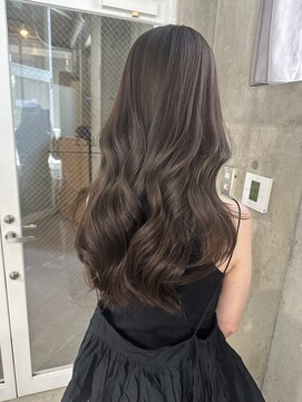 ニティー(Ngiti) オリーブグレージュ レイヤーカット