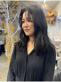ミディアムレイヤーニュアンスウェーブスタイル