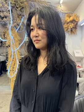 アンダーカレント(undercurrent) ミディアムレイヤーニュアンスウェーブスタイル