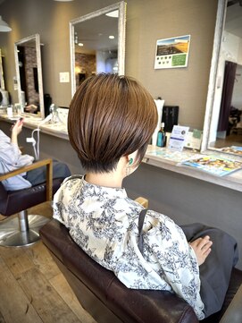 ヘアーメイクロージー 八軒店 (HAIR MAKE ROSY) 大人女性に似合う若見え上品ひし形くびれ美シルエットショート