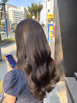 リジー(Litzy) 柔らかいグレージュカラー♪《木寺》