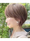 【mee.】　パウダーベージュ　耳掛けマッシュショート