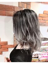 ヘアスタジオ ガロウ(hair stuido garou)&nbsp;シルバー×ブラック　コントラストバレイヤージュ
