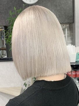 ロウル 渋谷(LOWRL) シルキーホワイト/ケアブリーチカラー