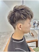 ツーブロック刈り上げハイライトマッシュショートメンズヘア