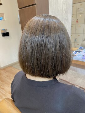 ヴィサージュクルー(VISAGE crew) 艶のあるボブ×オリーブ系カラー