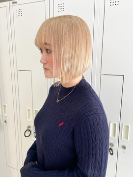 アロ 大阪梅田(alo) 【momoa】ぱつっとボブ × 抜きっぱなしブロンド《ブリーチ》