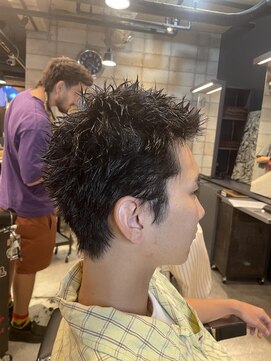 フランクスバーバー アンド ビアークラブ(FRANK'S BARBER and BEER CLUB) 刈り上げセンターパート/フェザーパーマ/サーフカール/有楽町