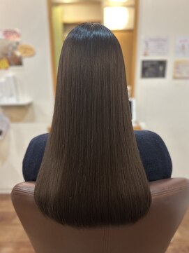 フリージア(freesia) ツヤ髪/ヘッドスパ/髪質改善トリートメント