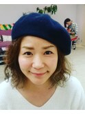 帽子が似合うウェーブパーマ