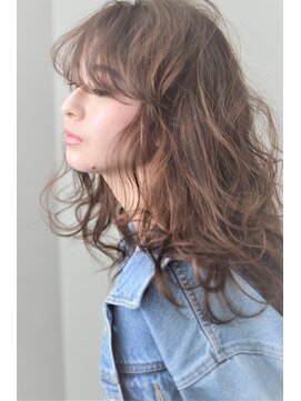 ウタ 【uta 浮田】ダークアッシュ大人ハイライトで作る浮遊感ヘア