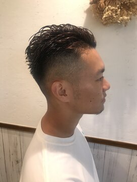 アドゥーノ(adn) スキンフェード◎グリース