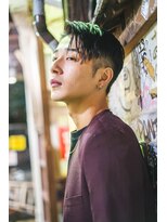 オーシャントーキョーオーバー 渋谷(OCEAN TOKYO OVER)&nbsp;刈り上げ2ブロックシャープモードセンターパート黒髪