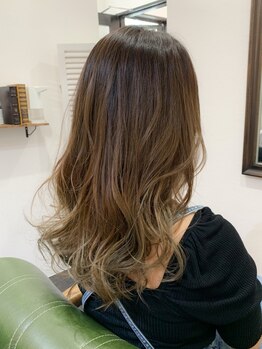 トーメイ(tomei)の写真/《知識豊富なスタイリストのマンツーマン施術であなたの髪のお悩みを解消☆》