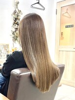 ホンネ(honne.)&nbsp;ロングヘア×ベージュ