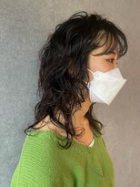 イトシテ&nbsp;ウルフミディアム×スパイラルパーマ【本多身和子】