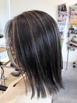 シェルハ(SHELHA) 白髪ぼかしハイライト コントラストハイライト 切りっぱなしボブ