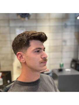 フランクスバーバー アンド ビアークラブ(FRANK'S BARBER and BEER CLUB) ポンパドール