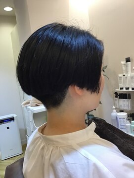 サロン ド ルーク(salon de LHOOQ) アシンメトリーショートボブ