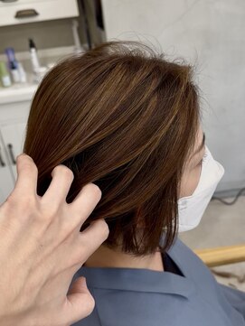 レヴィア(REVIA) 白髪ぼかしハイライトブリーチミルクティーベージュ