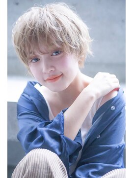 テイラー(Taylor) ［Taylor］☆ ホワイトベージュ×束感ショート