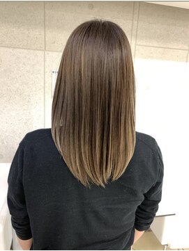 ヌクモリオーガニック(NUKUMORI organic) ナチュラルなグラデーションカラーのストレートヘア