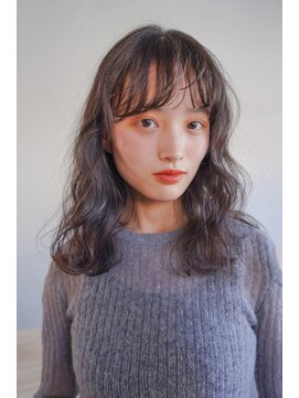タス(tas) やわらかミディアムパーマ×地毛風透明感カラー
