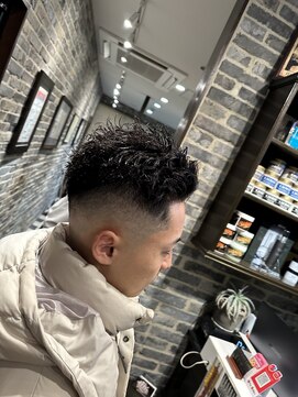 ミリオンバックス 御徒町店(Million Backs) スパイラル/ツイスト/メンズパーマ<理容室>[メンズ/眉毛]