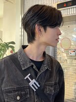 ゼストプール(ZEST POOL)&nbsp;センターパート　ニュアンスパーマ　カルマヘア　韓国ヘア