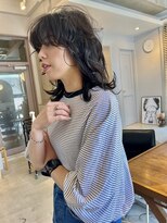 ワール(whirl.)&nbsp;ウルフヘアセミディ無造作パーマ30代40代