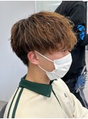 スパイラルパーマツイストパーマアップバング短髪メッシュ