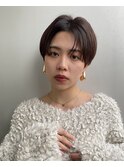丸みショート前下がりセンターパートハンサムくびれショート