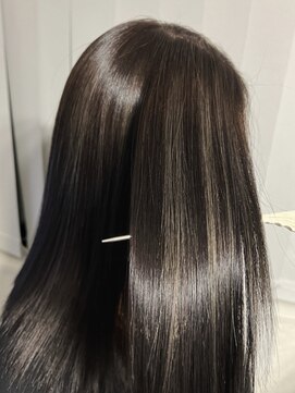 アン(un) ミディアムスタイル/ハイライトカラー/ミディアムカット