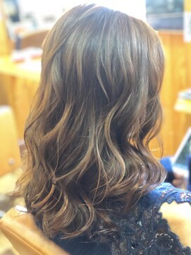 ララテラス(LaLa Terrace) ハイアッシュグレージュ×大人かわいいグラマラスカール