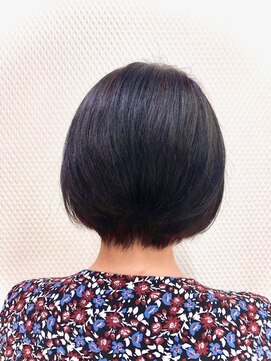 クオリス 上福岡店(QUALIS) 黒髪/前下がり/ハンサムショート/小顔/白髪染め/40代50代60代