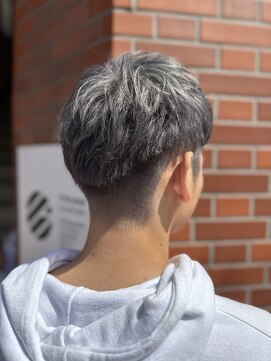 イイナヘアガレージ(117) 【117hairgarage】メンズ_ブリーチ_シルバーヘア
