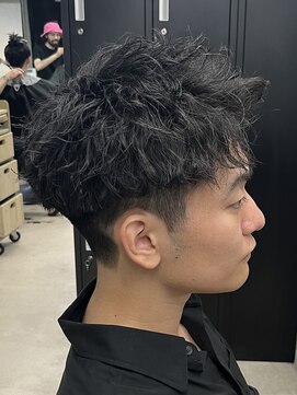 フイ 代々木(Hui) メンズ/アップバング/ツーブロックマッシュ/束感ショート波巻き