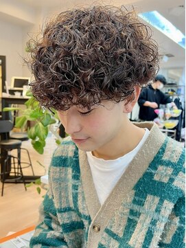 ウェイビーエフティフィフス 横浜西口(WAVEY ft.fifth) プードルパーマメンズパーマツーブロックマッシュツイストパーマ