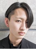 メンズ黒髪ツーブロック刈り上げ耳掛けナチュラルショート