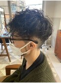 刈り上げセンターパートブルーブラックサーフカール