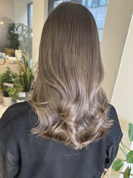 ミズチャーム(Ms.CHARM) グレージュ/韓国ヘア/レイヤー/ブリーチなし