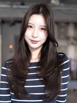 エインアンリー 明治神宮前(AIN.ANLY.) くびれヘア薄めバングレイヤーカット美髪大人ガーリー